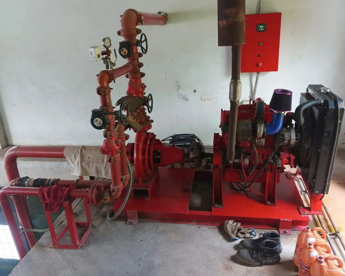 Bomba CI con motor diésel en mantenimiento completo